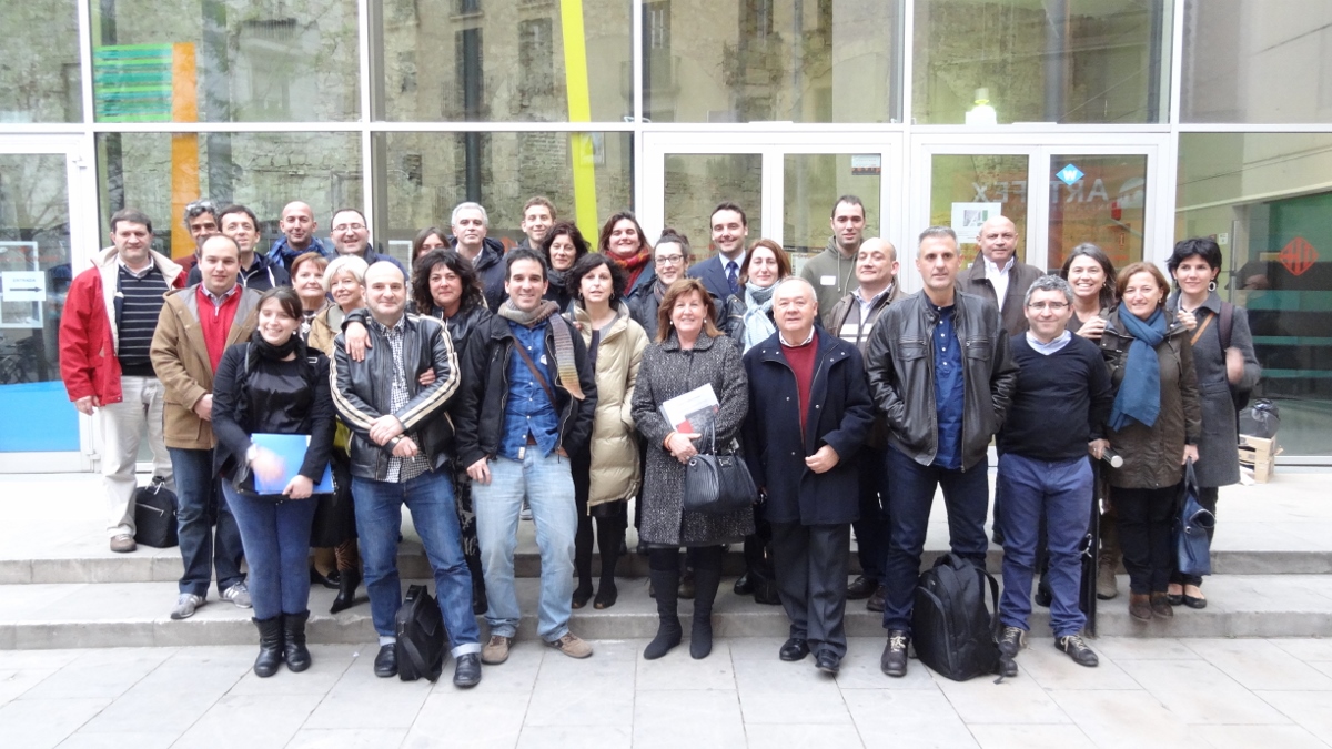 Foto de grupo de los delegados de las euskal etxeas de Europa y Asia-Australia que participaron el pasado fin de semana en su primer encuentro regional intercongresual (reportaje fotográfico EuskalKultura.com)